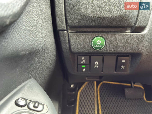 Жовтий Хонда ФІТ, об'ємом двигуна 1.5 л та пробігом 135 тис. км за 12500 $, фото 31 на Automoto.ua
