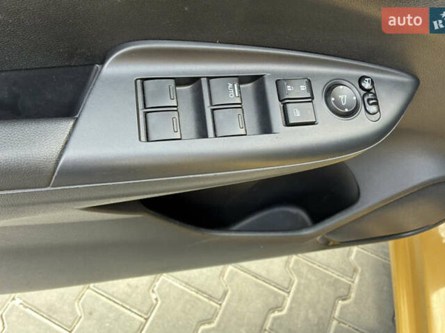 Желтый Хонда ФИТ, объемом двигателя 1.5 л и пробегом 137 тыс. км за 12000 $, фото 9 на Automoto.ua