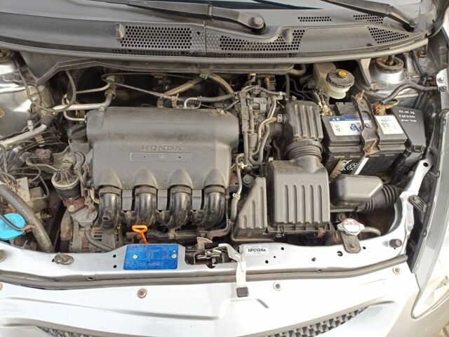 Серый Хонда ФИТ, объемом двигателя 1.3 л и пробегом 240 тыс. км за 5400 $, фото 3 на Automoto.ua