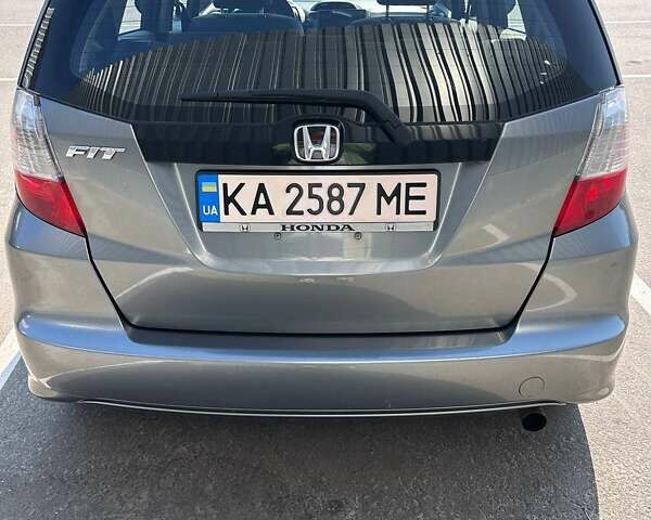 Серый Хонда ФИТ, объемом двигателя 1.5 л и пробегом 400 тыс. км за 6500 $, фото 7 на Automoto.ua