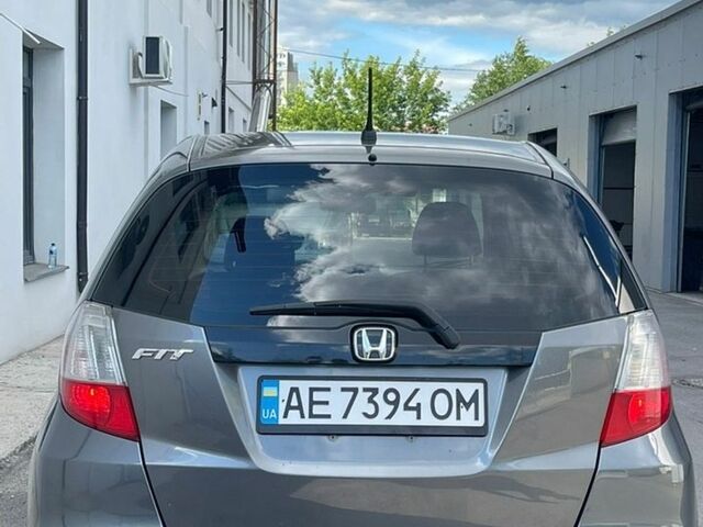 Серый Хонда ФИТ, объемом двигателя 1.5 л и пробегом 176 тыс. км за 6799 $, фото 4 на Automoto.ua