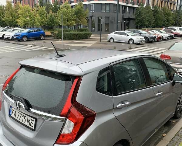 Сірий Хонда ФІТ, об'ємом двигуна 1.5 л та пробігом 58 тис. км за 12800 $, фото 4 на Automoto.ua