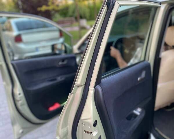 Бежевый Хонда ФРВ, объемом двигателя 2 л и пробегом 380 тыс. км за 6999 $, фото 10 на Automoto.ua