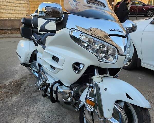 Белый Хонда GL 1800 Gold Wing, объемом двигателя 0 л и пробегом 85 тыс. км за 10100 $, фото 3 на Automoto.ua