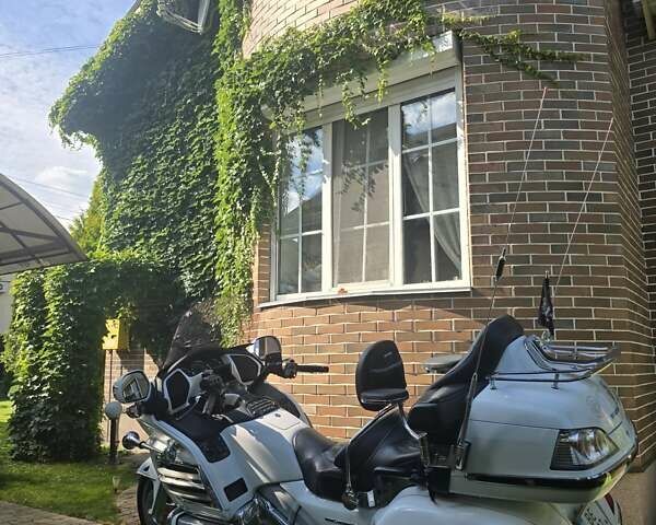 Белый Хонда GL 1800 Gold Wing, объемом двигателя 1.8 л и пробегом 69 тыс. км за 11000 $, фото 6 на Automoto.ua