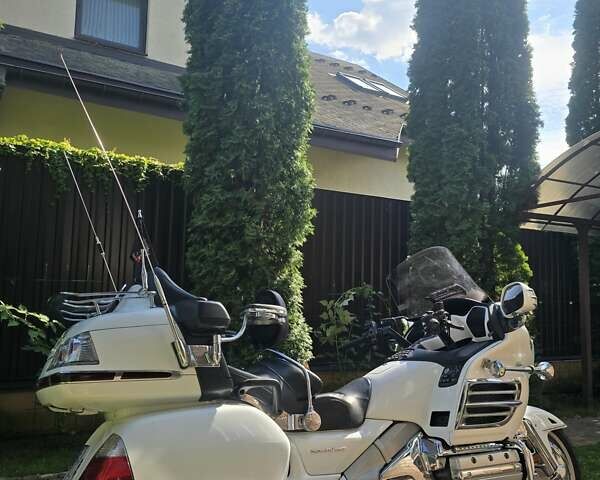 Белый Хонда GL 1800 Gold Wing, объемом двигателя 1.8 л и пробегом 69 тыс. км за 11000 $, фото 1 на Automoto.ua
