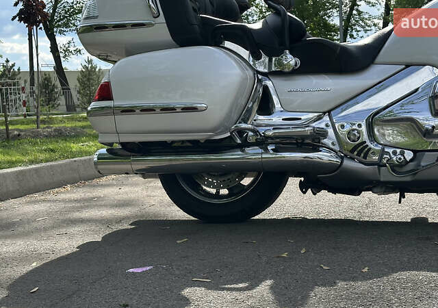 Білий Хонда GL 1800 Gold Wing, об'ємом двигуна 1.8 л та пробігом 25 тис. км за 11000 $, фото 34 на Automoto.ua