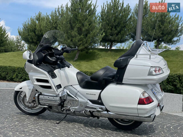 Білий Хонда GL 1800 Gold Wing, об'ємом двигуна 1.8 л та пробігом 60 тис. км за 11999 $, фото 3 на Automoto.ua