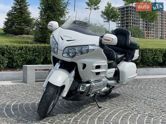 Білий Хонда GL 1800 Gold Wing, об'ємом двигуна 1.8 л та пробігом 60 тис. км за 11999 $, фото 1 на Automoto.ua