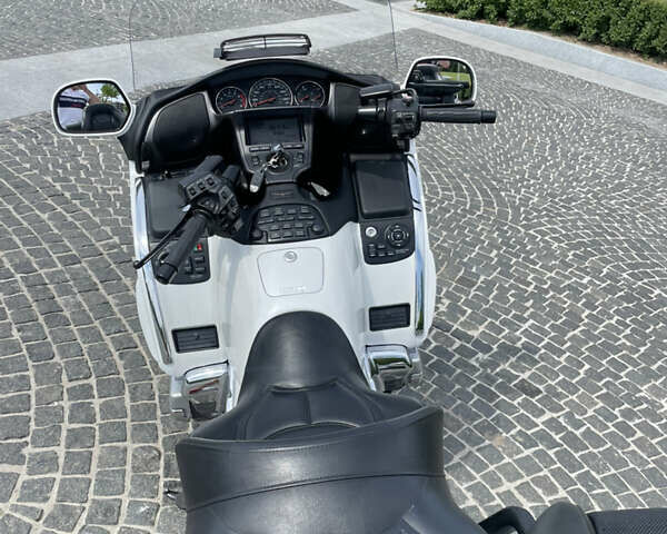 Білий Хонда GL 1800 Gold Wing, об'ємом двигуна 1.8 л та пробігом 60 тис. км за 11999 $, фото 6 на Automoto.ua