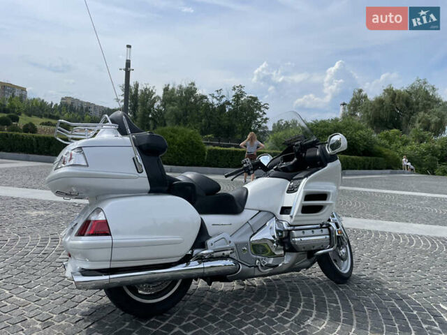 Білий Хонда GL 1800 Gold Wing, об'ємом двигуна 1.8 л та пробігом 60 тис. км за 11999 $, фото 5 на Automoto.ua