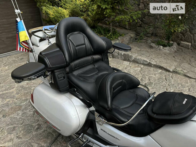 Белый Хонда GL 1800 Gold Wing, объемом двигателя 0 л и пробегом 34 тыс. км за 16000 $, фото 12 на Automoto.ua