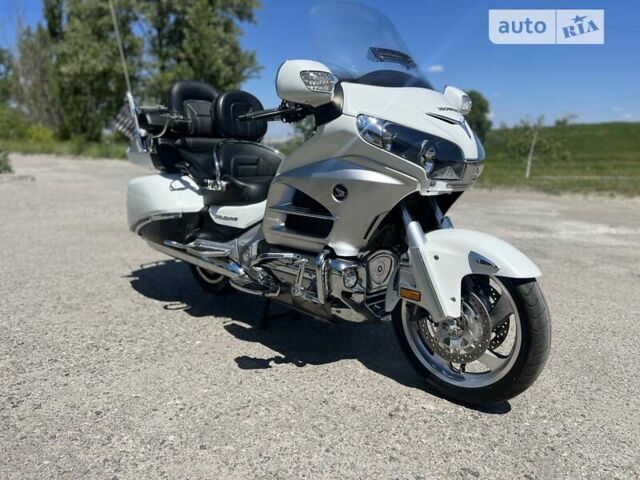 Білий Хонда GL 1800 Gold Wing, об'ємом двигуна 0 л та пробігом 27 тис. км за 16700 $, фото 1 на Automoto.ua