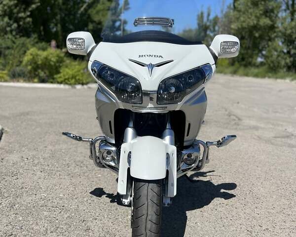 Білий Хонда GL 1800 Gold Wing, об'ємом двигуна 0 л та пробігом 27 тис. км за 16700 $, фото 2 на Automoto.ua