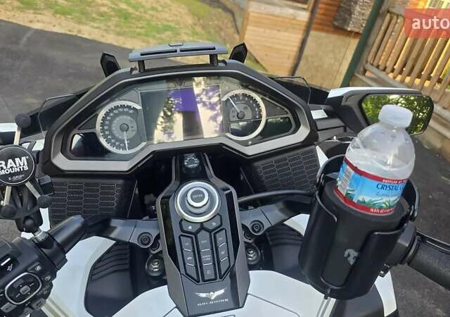 Белый Хонда GL 1800 Gold Wing, объемом двигателя 0 л и пробегом 11 тыс. км за 34999 $, фото 2 на Automoto.ua