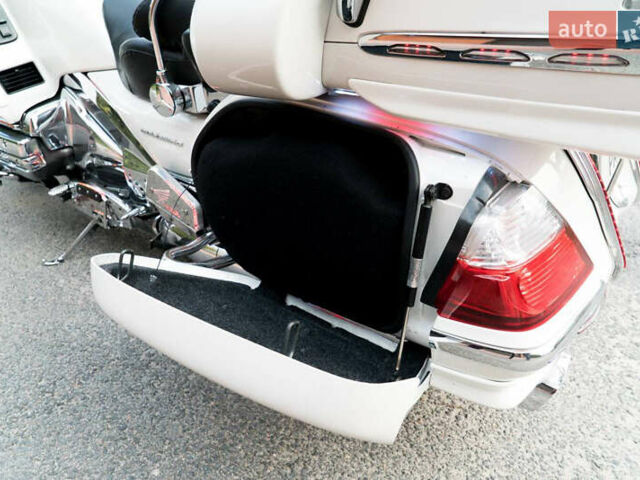 Белый Хонда GL 1800 Gold Wing, объемом двигателя 0 л и пробегом 21 тыс. км за 20000 $, фото 7 на Automoto.ua