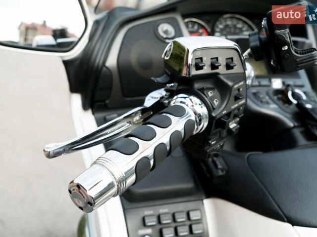 Белый Хонда GL 1800 Gold Wing, объемом двигателя 0 л и пробегом 21 тыс. км за 20000 $, фото 13 на Automoto.ua