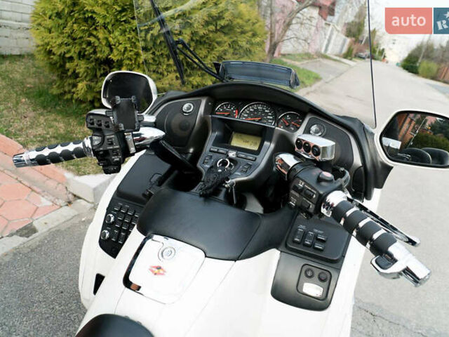 Белый Хонда GL 1800 Gold Wing, объемом двигателя 0 л и пробегом 21 тыс. км за 20000 $, фото 3 на Automoto.ua