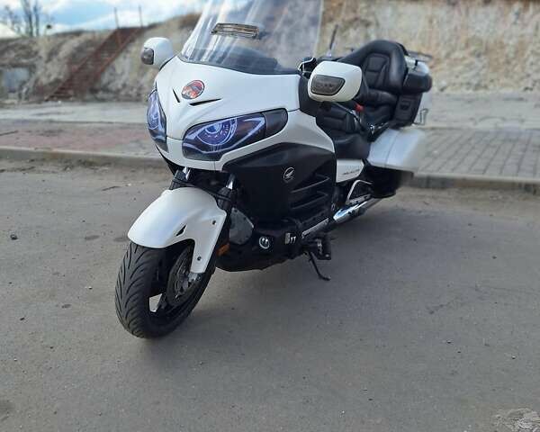 Белый Хонда GL 1800 Gold Wing, объемом двигателя 1.83 л и пробегом 170 тыс. км за 14000 $, фото 2 на Automoto.ua