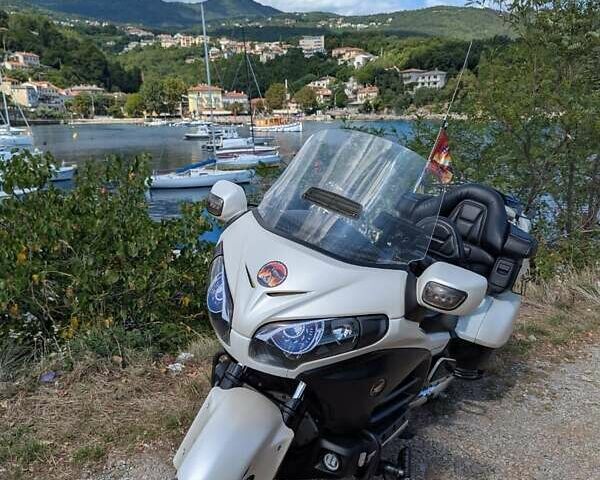 Белый Хонда GL 1800 Gold Wing, объемом двигателя 1.83 л и пробегом 194 тыс. км за 12700 $, фото 1 на Automoto.ua