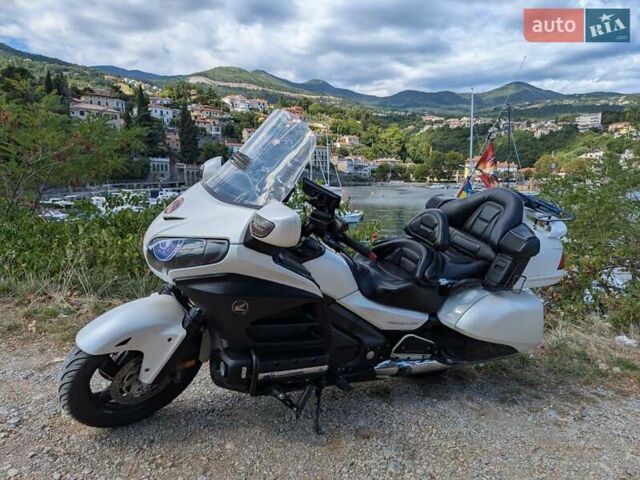 Белый Хонда GL 1800 Gold Wing, объемом двигателя 1.83 л и пробегом 194 тыс. км за 12700 $, фото 2 на Automoto.ua