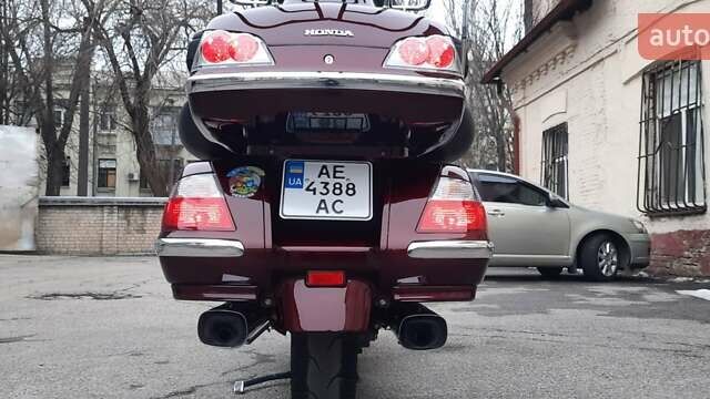 Красный Хонда GL 1800 Gold Wing, объемом двигателя 1.8 л и пробегом 41 тыс. км за 15377 $, фото 4 на Automoto.ua