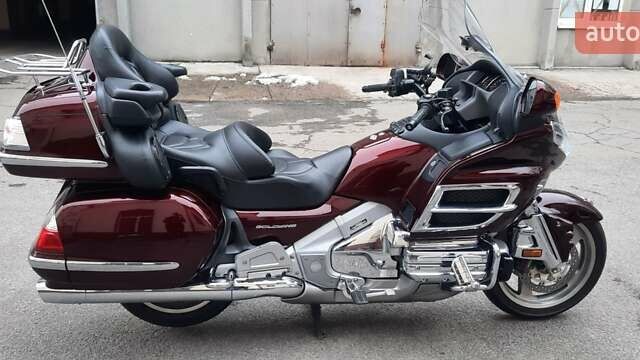 Красный Хонда GL 1800 Gold Wing, объемом двигателя 1.8 л и пробегом 41 тыс. км за 15377 $, фото 8 на Automoto.ua