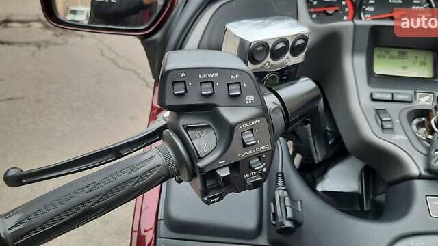 Красный Хонда GL 1800 Gold Wing, объемом двигателя 1.8 л и пробегом 41 тыс. км за 15377 $, фото 18 на Automoto.ua