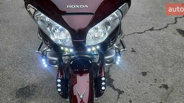 Красный Хонда GL 1800 Gold Wing, объемом двигателя 1.8 л и пробегом 41 тыс. км за 15377 $, фото 13 на Automoto.ua