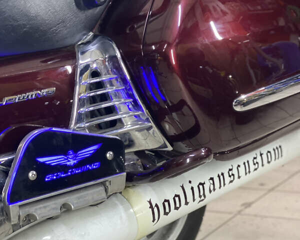 Червоний Хонда GL 1800 Gold Wing, об'ємом двигуна 0 л та пробігом 56 тис. км за 12000 $, фото 3 на Automoto.ua