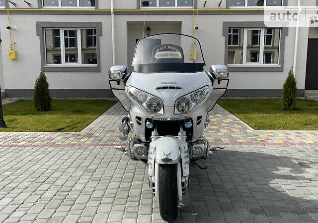 Хонда GL 1800 Gold Wing, объемом двигателя 0 л и пробегом 57 тыс. км за 14000 $, фото 3 на Automoto.ua