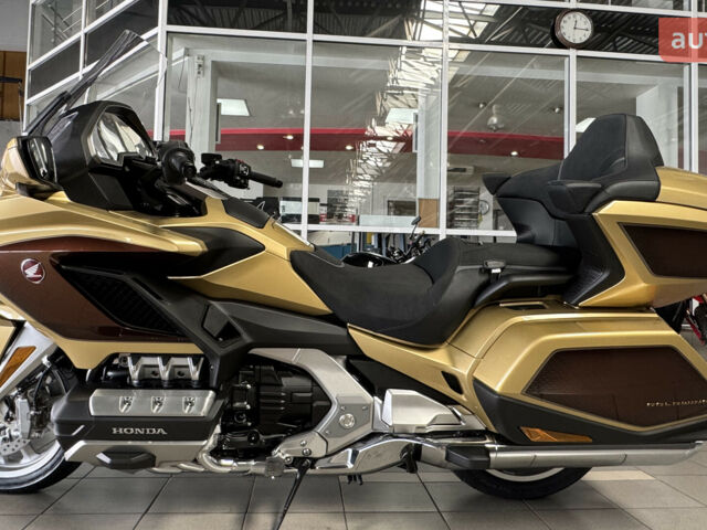 Хонда GL 1800 Gold Wing, объемом двигателя 0 л и пробегом 0 тыс. км за 37257 $, фото 4 на Automoto.ua