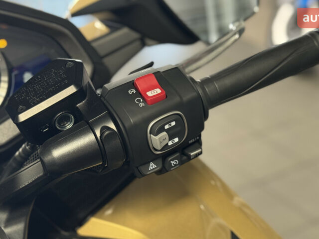 Хонда GL 1800 Gold Wing, объемом двигателя 0 л и пробегом 0 тыс. км за 37257 $, фото 12 на Automoto.ua