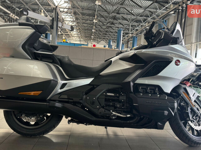 Хонда GL 1800 Gold Wing, объемом двигателя 0 л и пробегом 0 тыс. км за 37257 $, фото 5 на Automoto.ua