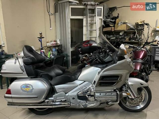 Серый Хонда GL 1800 Gold Wing, объемом двигателя 1.8 л и пробегом 135 тыс. км за 9000 $, фото 4 на Automoto.ua