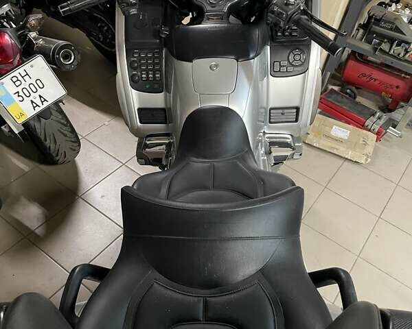 Серый Хонда GL 1800 Gold Wing, объемом двигателя 1.8 л и пробегом 135 тыс. км за 9000 $, фото 2 на Automoto.ua