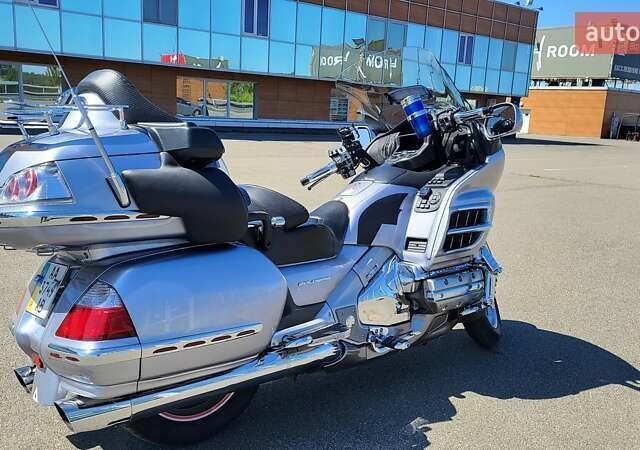 Серый Хонда GL 1800 Gold Wing, объемом двигателя 1.83 л и пробегом 75 тыс. км за 15000 $, фото 3 на Automoto.ua