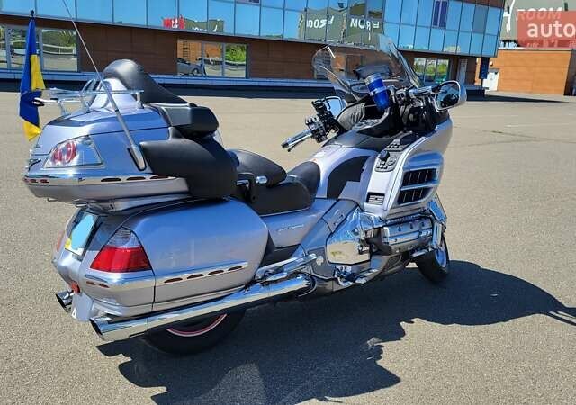 Серый Хонда GL 1800 Gold Wing, объемом двигателя 1.83 л и пробегом 75 тыс. км за 15000 $, фото 12 на Automoto.ua