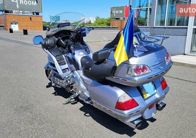 Серый Хонда GL 1800 Gold Wing, объемом двигателя 1.83 л и пробегом 75 тыс. км за 15000 $, фото 10 на Automoto.ua