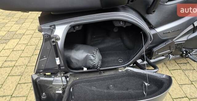 Серый Хонда GL 1800 Gold Wing, объемом двигателя 1.83 л и пробегом 29 тыс. км за 18000 $, фото 8 на Automoto.ua