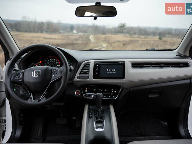 Белый Хонда ХРВ, объемом двигателя 1.8 л и пробегом 130 тыс. км за 15000 $, фото 26 на Automoto.ua