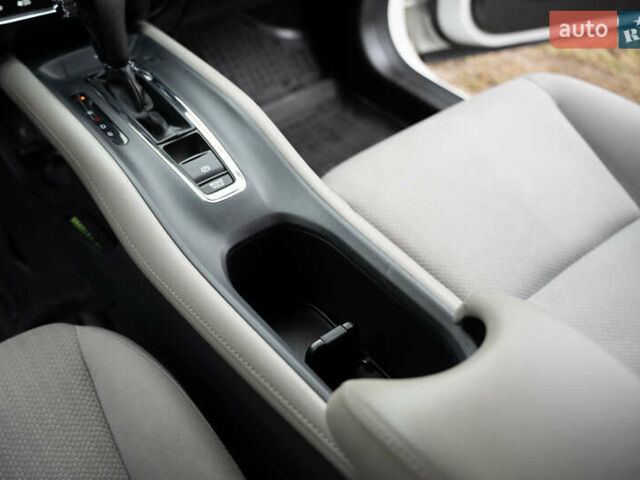 Белый Хонда ХРВ, объемом двигателя 1.8 л и пробегом 130 тыс. км за 15000 $, фото 27 на Automoto.ua