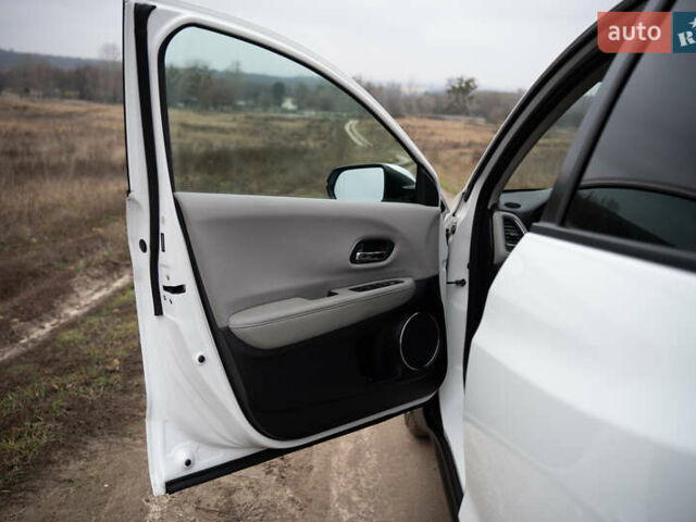 Белый Хонда ХРВ, объемом двигателя 1.8 л и пробегом 130 тыс. км за 15000 $, фото 16 на Automoto.ua