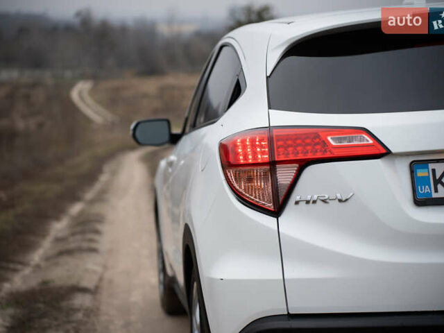 Белый Хонда ХРВ, объемом двигателя 1.8 л и пробегом 130 тыс. км за 15000 $, фото 4 на Automoto.ua
