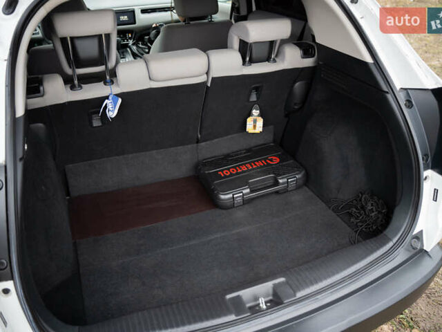 Белый Хонда ХРВ, объемом двигателя 1.8 л и пробегом 130 тыс. км за 15000 $, фото 25 на Automoto.ua