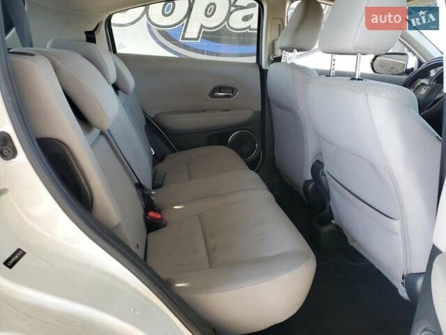 Белый Хонда ХРВ, объемом двигателя 1.8 л и пробегом 165 тыс. км за 2900 $, фото 9 на Automoto.ua