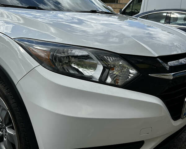 Белый Хонда ХРВ, объемом двигателя 1.8 л и пробегом 85 тыс. км за 18500 $, фото 1 на Automoto.ua