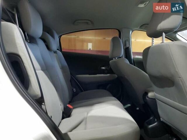 Белый Хонда ХРВ, объемом двигателя 1.8 л и пробегом 116 тыс. км за 4500 $, фото 2 на Automoto.ua