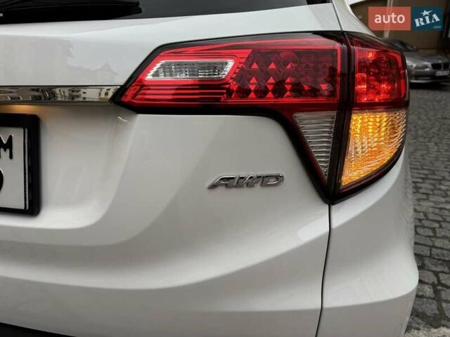 Белый Хонда ХРВ, объемом двигателя 1.8 л и пробегом 67 тыс. км за 17600 $, фото 8 на Automoto.ua