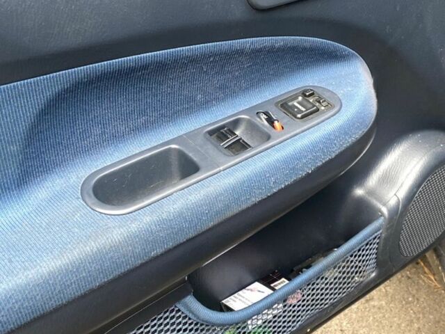 Черный Хонда ХРВ, объемом двигателя 1.6 л и пробегом 240 тыс. км за 2900 $, фото 10 на Automoto.ua